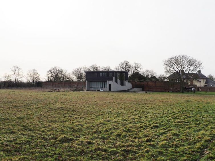 Extension, renovation and conversion of original helicopter hanger to a modern contemporary dwelling in Hartest, Suffolk