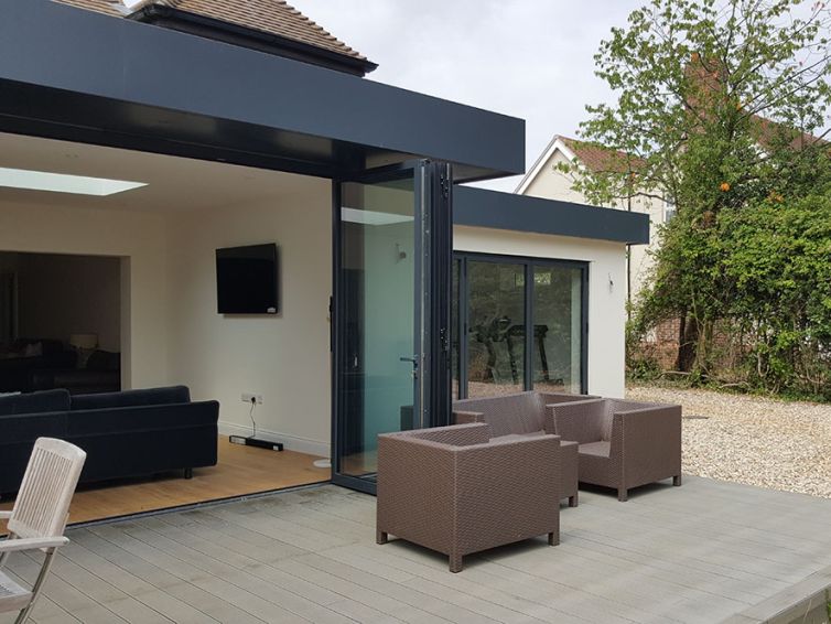 Single storey rear contemporary extension to existing dwelling