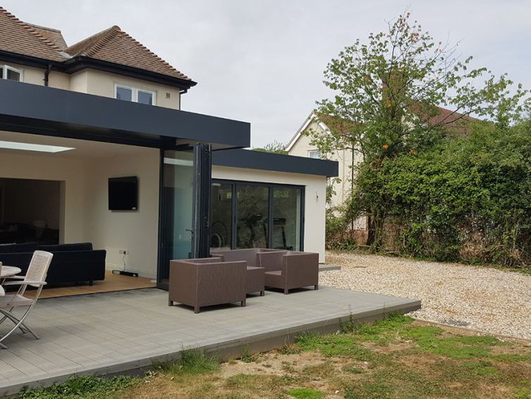Single storey rear contemporary extension to existing dwelling
