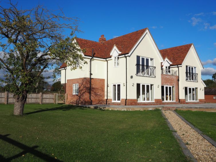 Replacement dwelling with cart lodge & stables, Lawshall, Suffolk