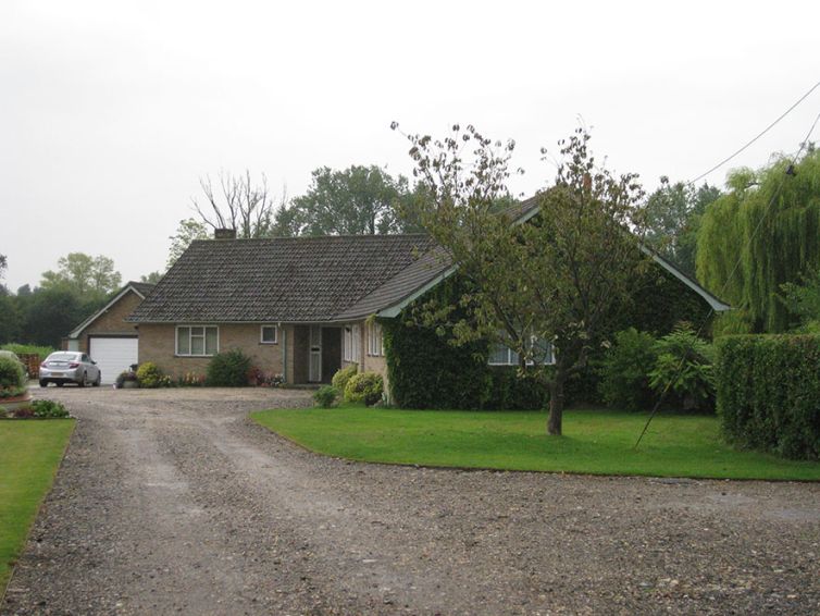 Replacement of 1960’s bungalow with a large 2 storey dwelling in a stunning setting in Little Cornard, Suffolk