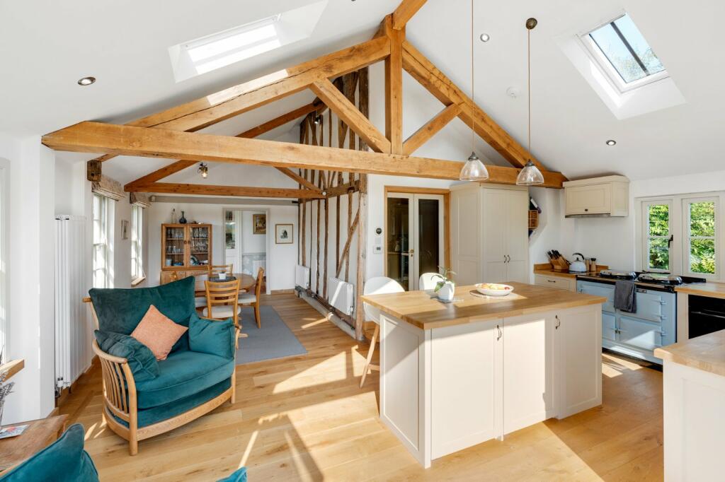 3e Stunning light and airy interior