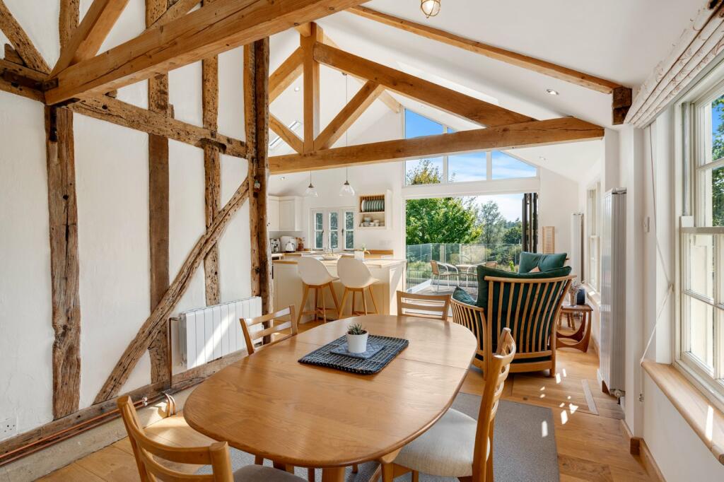 3f Stunning light and airy interior