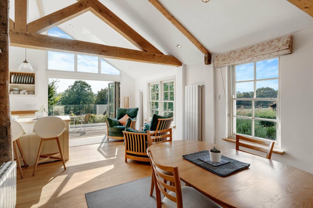3g Stunning light and airy interior
