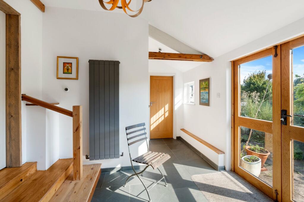3h Stunning light and airy interior