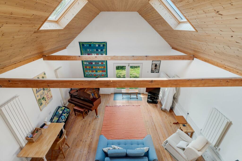 3m Stunning light and airy music room