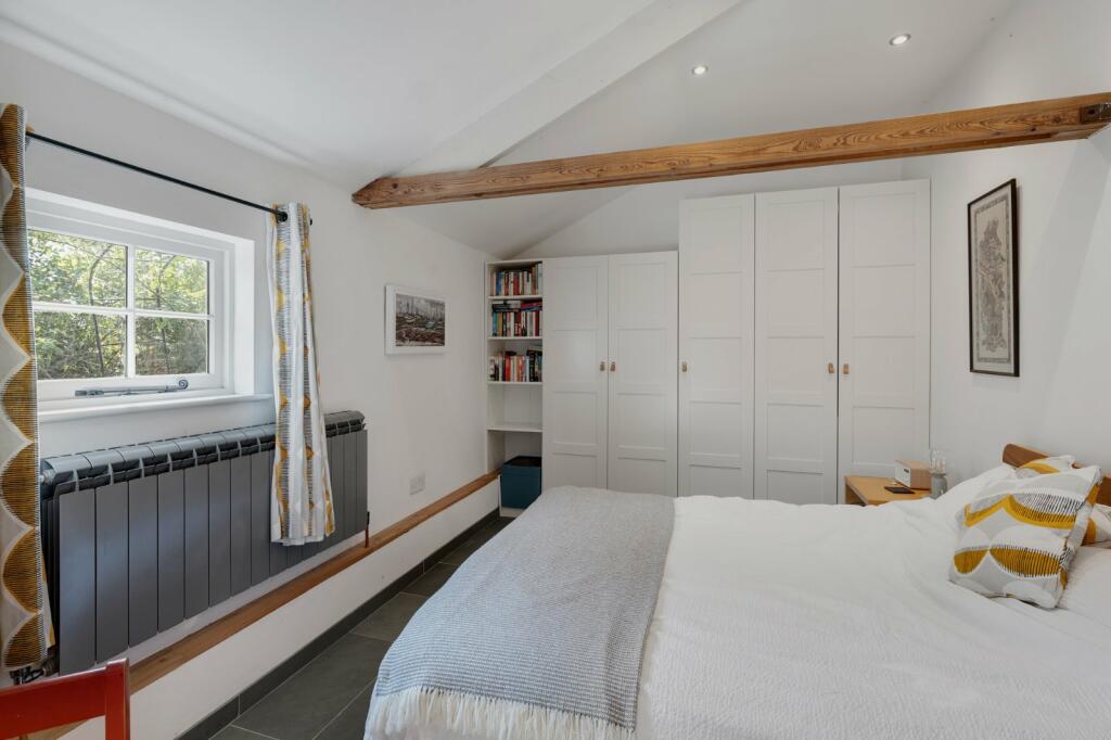 3o Light and airy bedroom