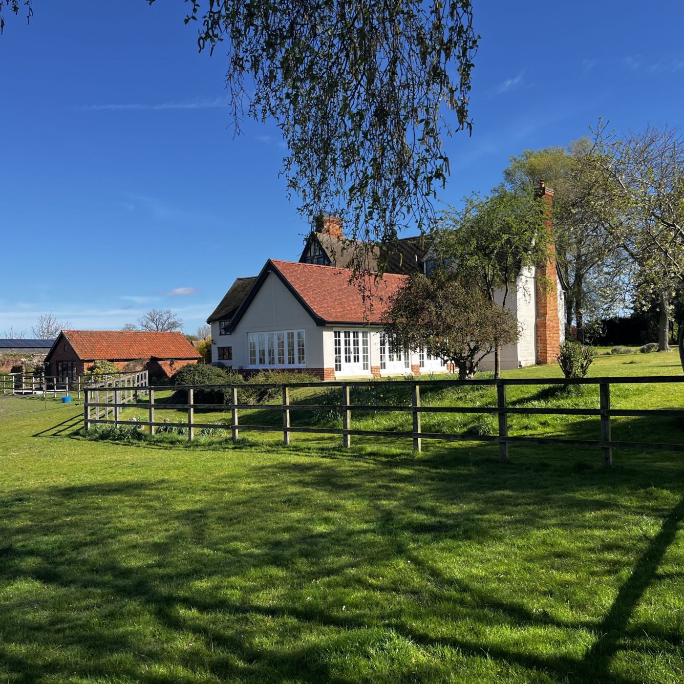 Spacious single storey extension to a Grade 2 Listed Hall House in rural Suffolk